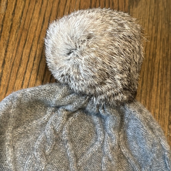 100% cashmere hat with pompom - Picture 3 of 3